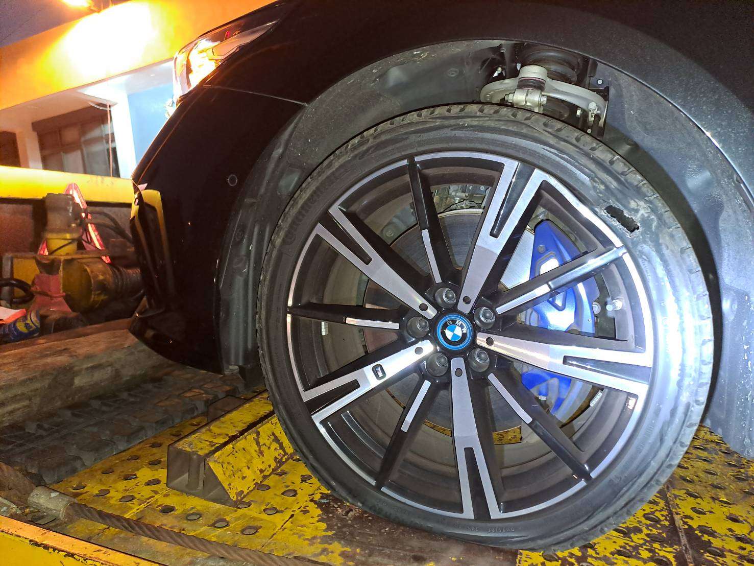 國1桃園路段砂石掉滿地 14車慘遭波及 522500 0