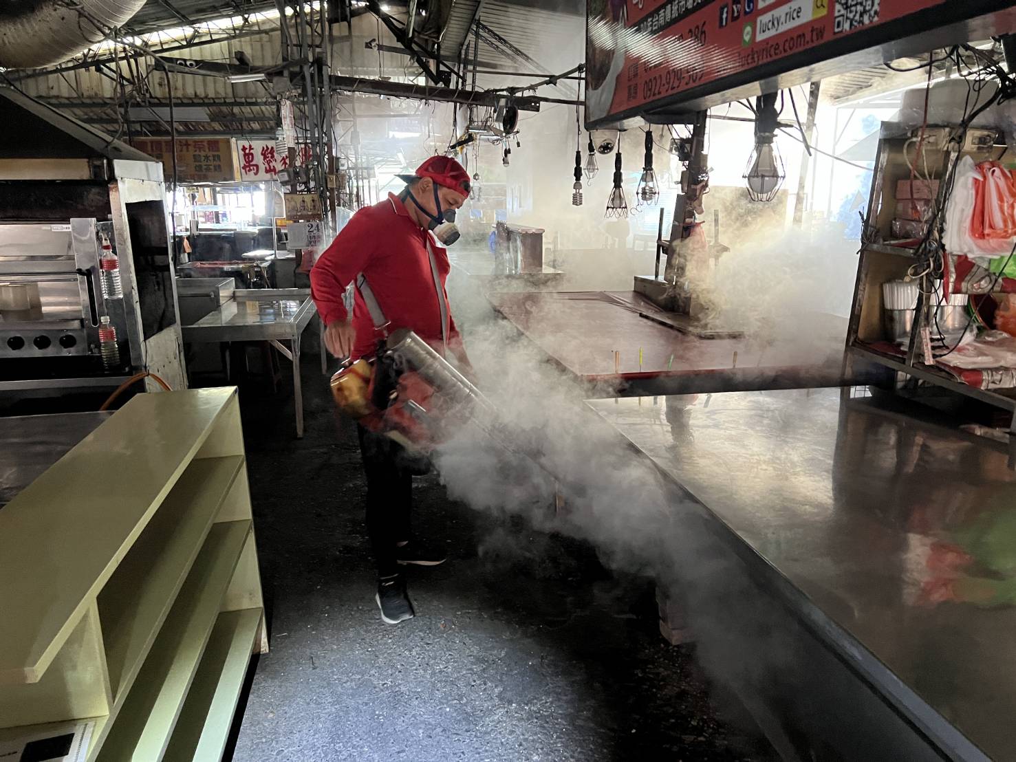 連假防疫不中斷 南市針對南區金華里及利南黃昏市場強化登革熱防治作為 連假防疫不中斷 南市針對南區金華里及利南黃昏市場強化登革熱防治作為