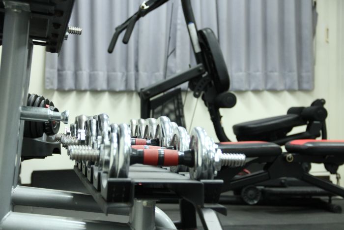 《圖說》捐贈健身器材。〈新莊分局提供〉