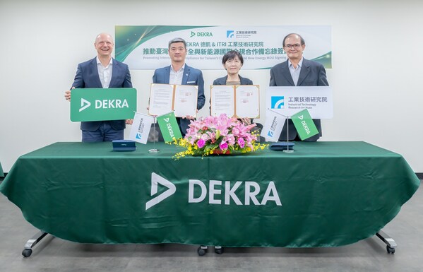 DEKRA德凱與工研院簽署合作備忘錄,攜手推動臺灣資訊安全與新能源產品國際合規驗證合作。圖左起為DEKRA德凱集團執行長Stan Zurkiewicz、DEKRA德凱台灣董事總經理李俊儀、工研院量測技術發展中心執行長藍玉屏、工研院副院長胡竹生。 DEKRA德凱與工研院簽署合作備忘錄,攜手推動臺灣資訊安全與新能源產品國際合規驗證合作。圖左起為DEKRA德凱集團執行長Stan Zurkiewicz、DEKRA德凱台灣董事總經理李俊儀、工研院量測技術發展中心執行長藍玉屏、工研院副院長胡竹生。