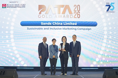 金沙中國有限公司於2026年亞太旅遊協會金獎(PATA Gold Awards)中再創佳績,一舉囊括兩項金獎殊榮:分別憑《金沙中國呈獻:快樂之泉多巴胺》藝術畫冊繼去年再次榮獲「最佳市場推廣項目──刊物(業界)」金獎,以及憑「金沙物美嘉年華」榮獲「可持續與共融推廣項目」金獎。 金沙中國有限公司於2026年亞太旅遊協會金獎(PATA Gold Awards)中再創佳績,一舉囊括兩項金獎殊榮:分別憑《金沙中國呈獻:快樂之泉多巴胺》藝術畫冊繼去年再次榮獲「最佳市場推廣項目──刊物(業界)」金獎,以及憑「金沙物美嘉年華」榮獲「可持續與共融推廣項目」金獎。