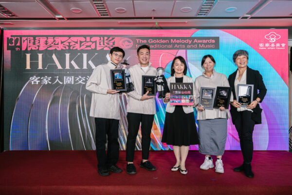 臺北木偶劇團以《赤子》入圍最佳年度作品獎、最佳導演獎、最佳編劇獎、最佳偶戲主演獎及最佳音樂設計獎，另吳聲杰入圍最佳偶戲主演獎。圖/客家委員會提供